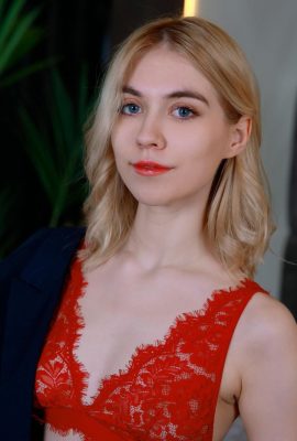 Mia Muse – Ready to Pounce (103p)