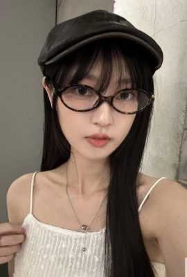 La belle fille d’à côté « Wu Fang » est si heureuse avec Fair Body Beauty (10p)