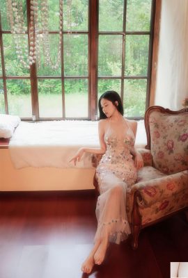 (Modèle national corps humain) Nnian »Robe transparente à paillettes » (57p)