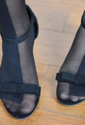 (Photo legku) N ° 006 Numéro de fille à longues pattes avec bas noir ouvert (33p)