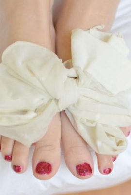 (Photo legku) No.005 fille à longues pattes avec pantalon transparent sous des bas blancs