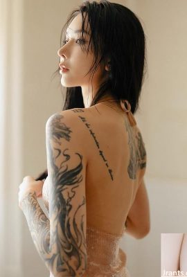 Qui peut tenir un coup d’œil dans une beauté tatouée « Pure Love Little Explosion » (12p)