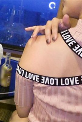 La fille super chaude qui discutait dans la taverne, mais elle ne s’attendait pas à ce qu’elle soit un produit avec beaucoup de liquide vaginal. Elle ne pouvait pas le supporter si elle jouait juste. Elle a vraiment trouvé un trésor (32p)