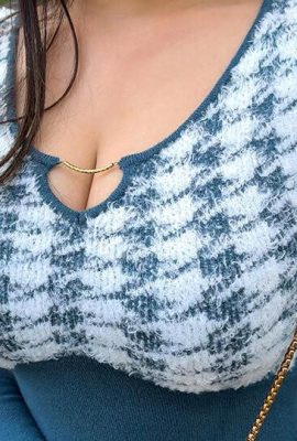 Une femme mature obscène avec un corps merveilleux avec une énorme chatte rasée de culs érotiques avec trois traits lol quel genre d’insensible … (21p)