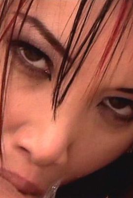 Fille sexy en bas noirs se fait pénétrer l’anus durement par la grosse bite d’un homme macho (15P)