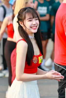 Le buste sexy de « Xi Xi » est époustouflant et sa silhouette sexy rend les gens obsédés (10P)