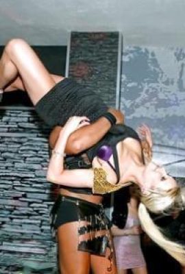 Des seins de salope s’éclatent lors d’une soirée arrosée endiablée (15P)