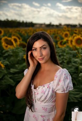 (Suicide Girls) 21 juillet 2025 – Siennabreeze – Flirty In The Flowers (54P)