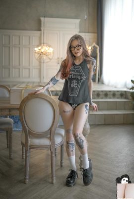 (Suicide Girls) 23 juillet 2025 – Alenagzhel – Votre gâteau d’anniversaire (41P)