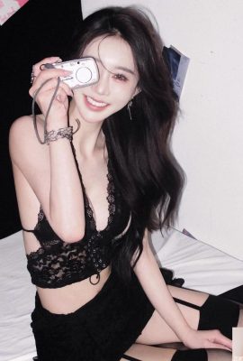 « Aki Chen Fanfan » montre sa belle silhouette et est si chaude devant et derrière (10P)