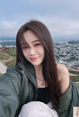 Le beau visage de « Tanya Ruotong » dans le miroir est très sensuel et plein d’amour (10P)