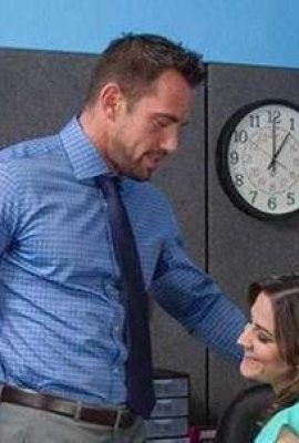 J’avais hâte de coucher avec ma secrétaire au bureau sans même fermer la porte (21P)