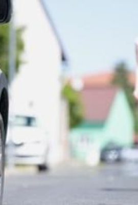 La fille étrangère est si belle et sa silhouette est si belle qu’elle partage son expérience d’érection dans un trio romantique (21P)