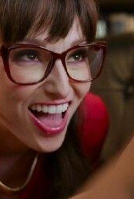 Irina, femme au foyer aux gros seins, baise en position sexuelle en levrette (20P)