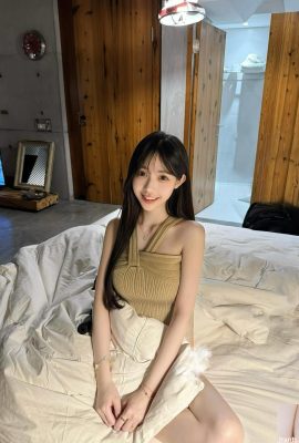 « Zhang Qiqi » a de grands yeux larmoyants et un sourire si doux que tout son corps respire le charme (10P)