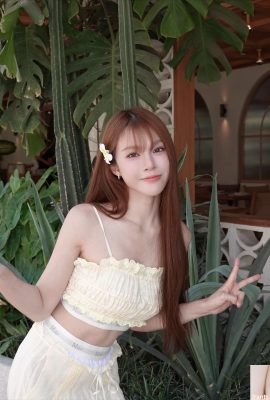 Les courbes parfaites de « Dolly » sont élégamment affichées (10P)