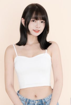 « Cheveux courts, look de femme douce » La silhouette sexy et voluptueuse de Joy est tellement accrocheuse ! Les courbes pleines attirent des rêveries sans fin (14P)