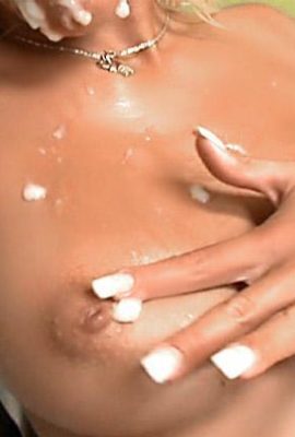 Une bagarre déclenchée par un nègre qui lui lèche l’anus (15P)