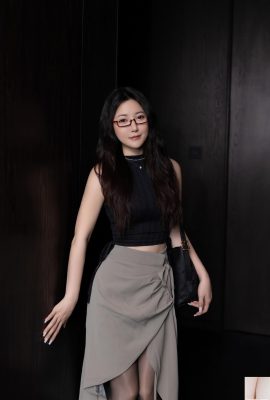 Fille de poisson caviar avec des lunettes (120P)